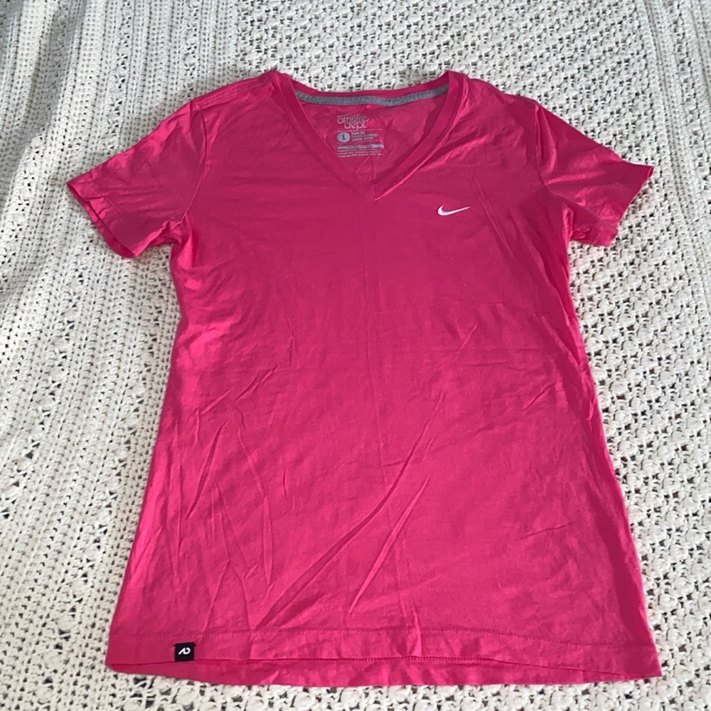 Nike v neck tee pink sz L slim fit